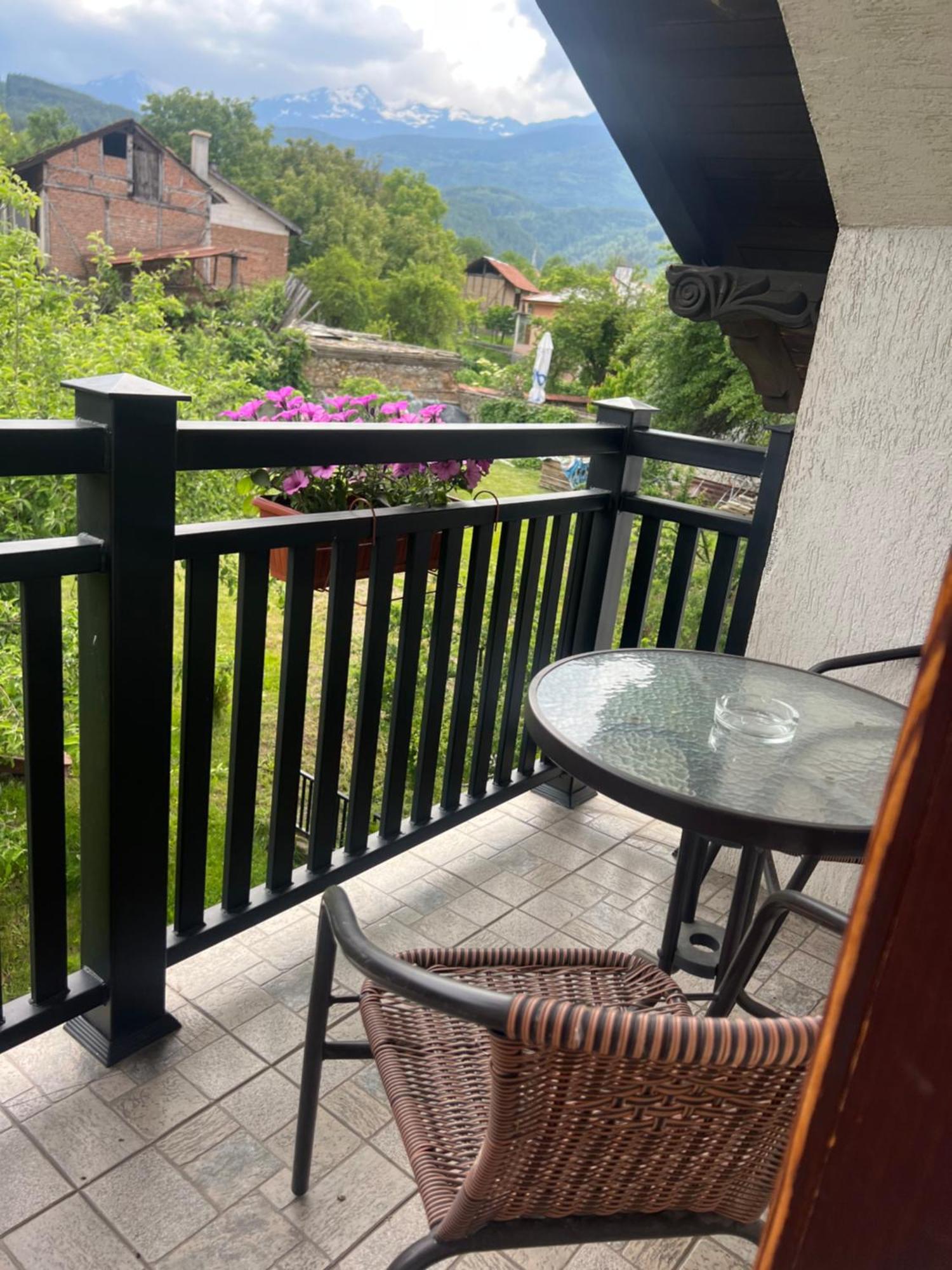 Guest House Raffe Dobrinishte Exterior foto